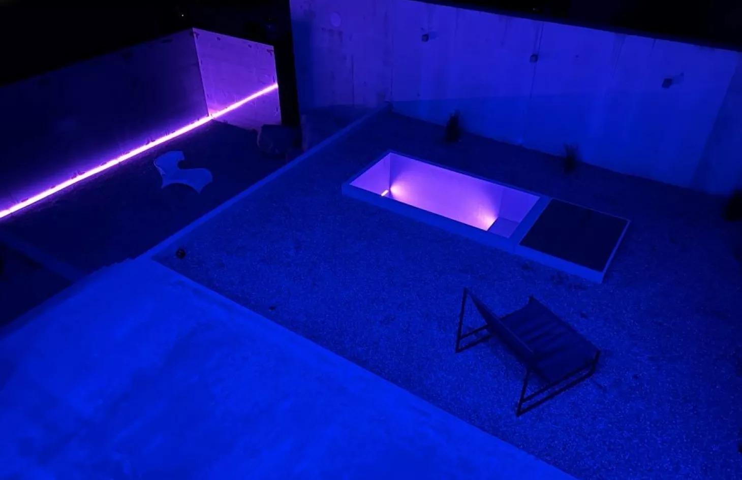 Bathing fountain made from dade ROC concrete