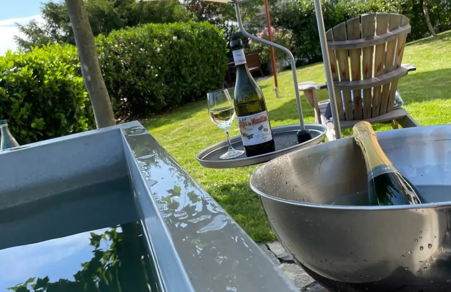 Bathing fountain made from dade ROC concrete