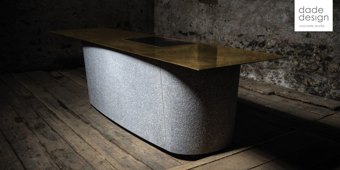 Kücheninsel aus gestocktem dade ROC Beton swiss made | Orea Caminada & dade design