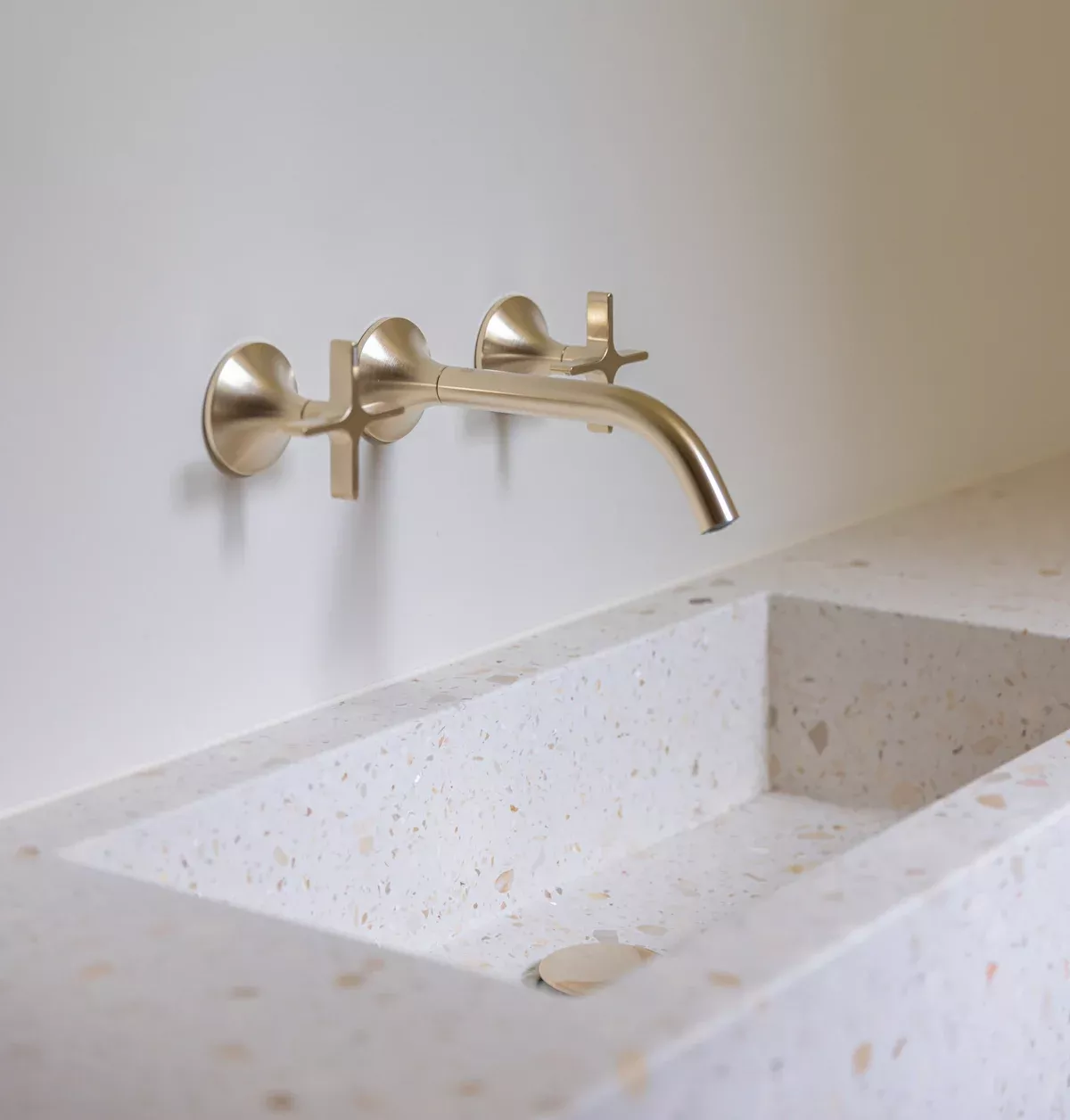 dade PASO Betonhocker Terrazzo Oberfläche
