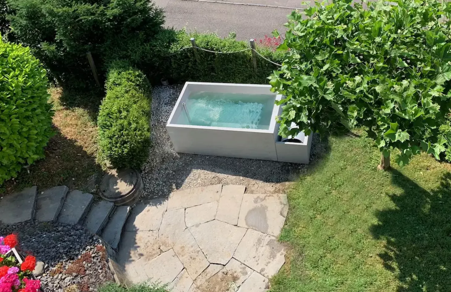 Bathing fountain made from dade ROC concrete