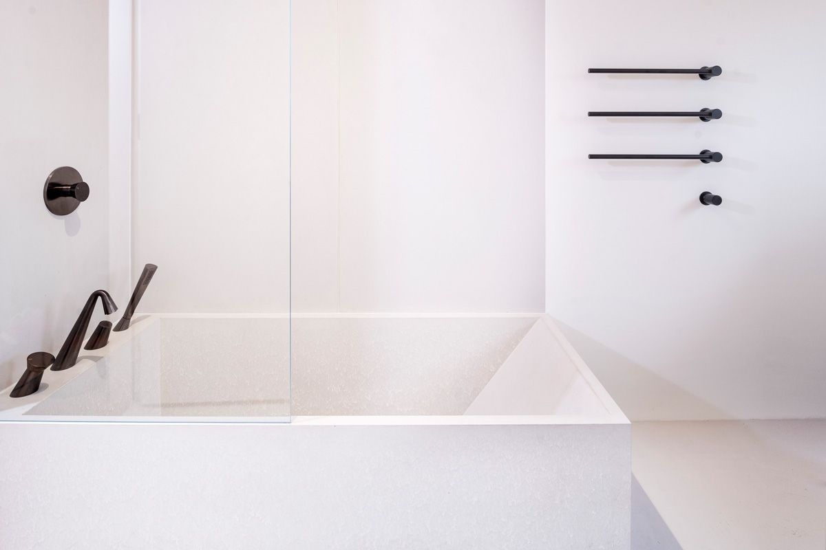dade House G17 Concrete Bathtub Concrete Wall Cladding Bathroom